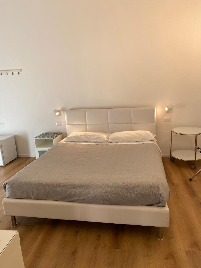 Civico 28 Bed and Breakfast Pescara Buitenkant foto